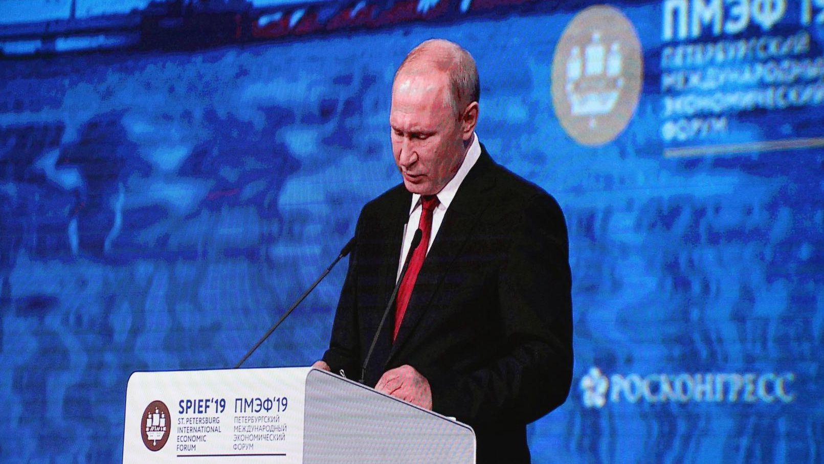 Владимир Путин на пленарном заседании ПМЭФ-2019