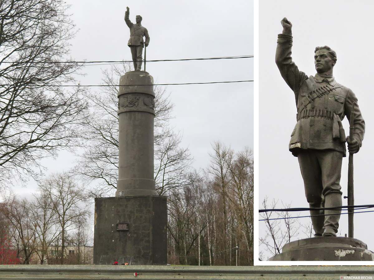 Памятник рабочим-красногвардейцам в Колпино. Санкт-Петербург, ноябрь 2021 года