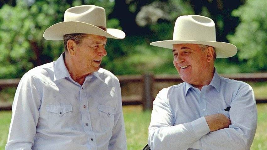 Горбачов и Рейган на ранчо Рейганов в Калифорнии. 1992