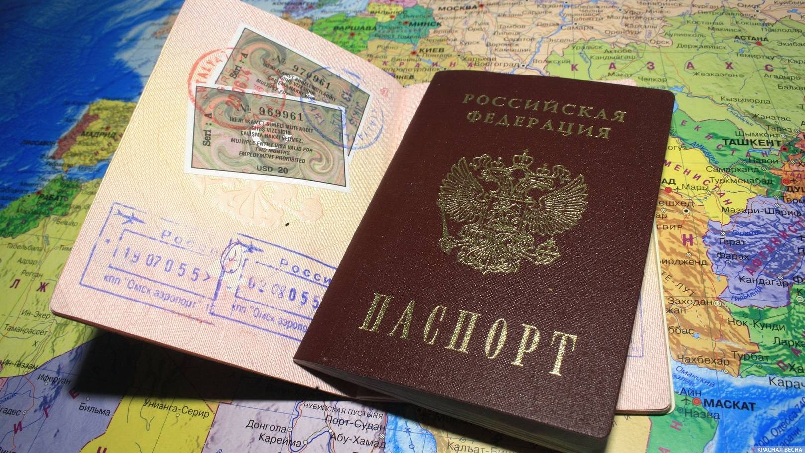 Внутренний и заграничный паспорта.