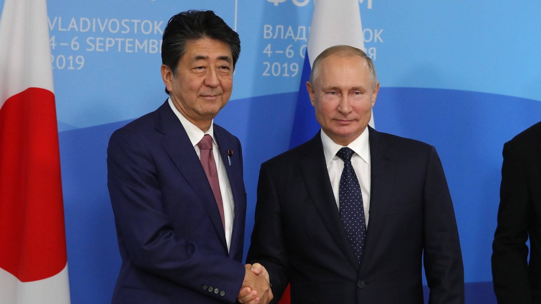 Владимир Путин встретился с Синдзо Абэ на полях ВЭФ