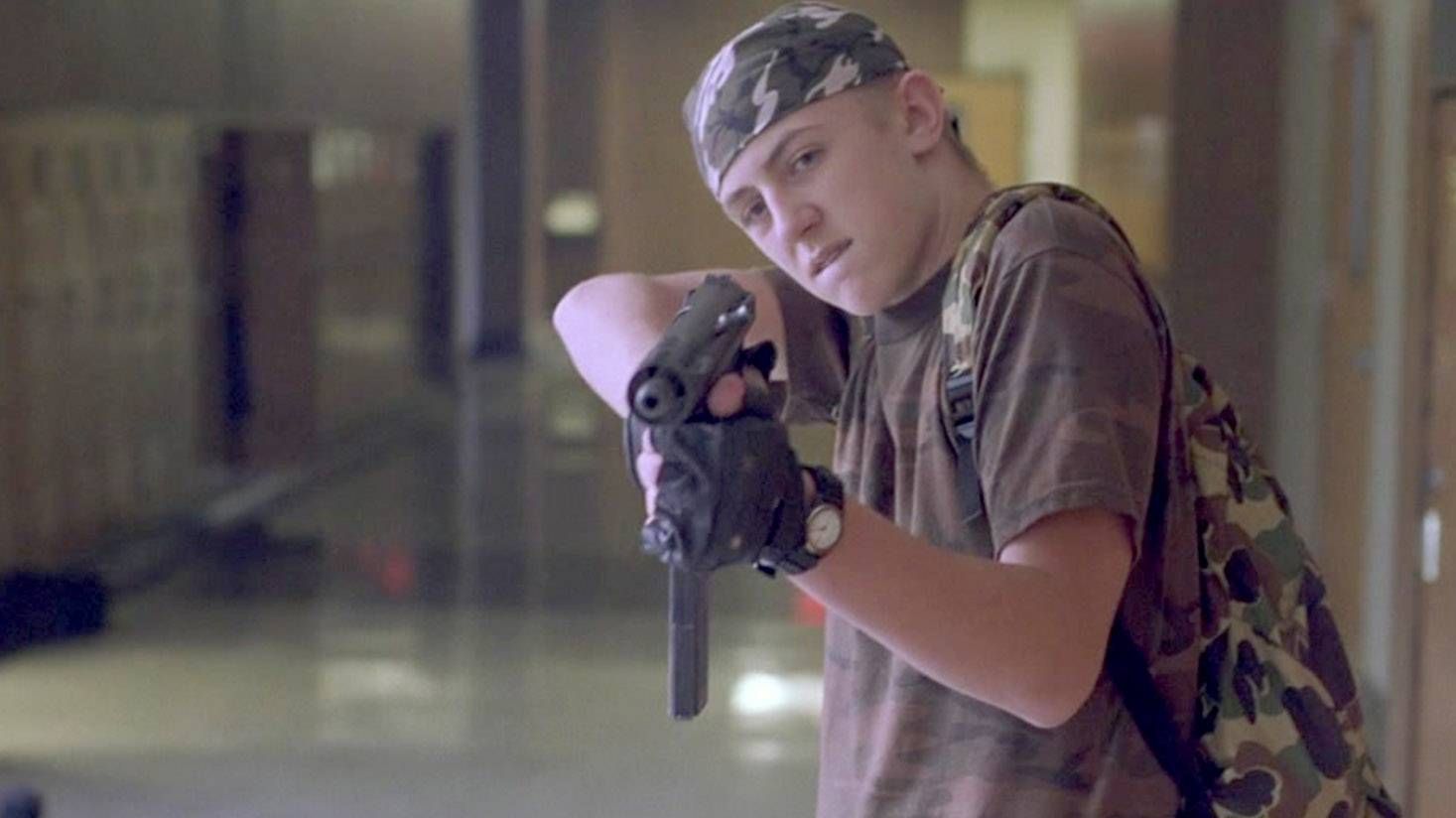 Пришел в школу с оружием. Подросток с оружием. Подросток с оружием в школе.