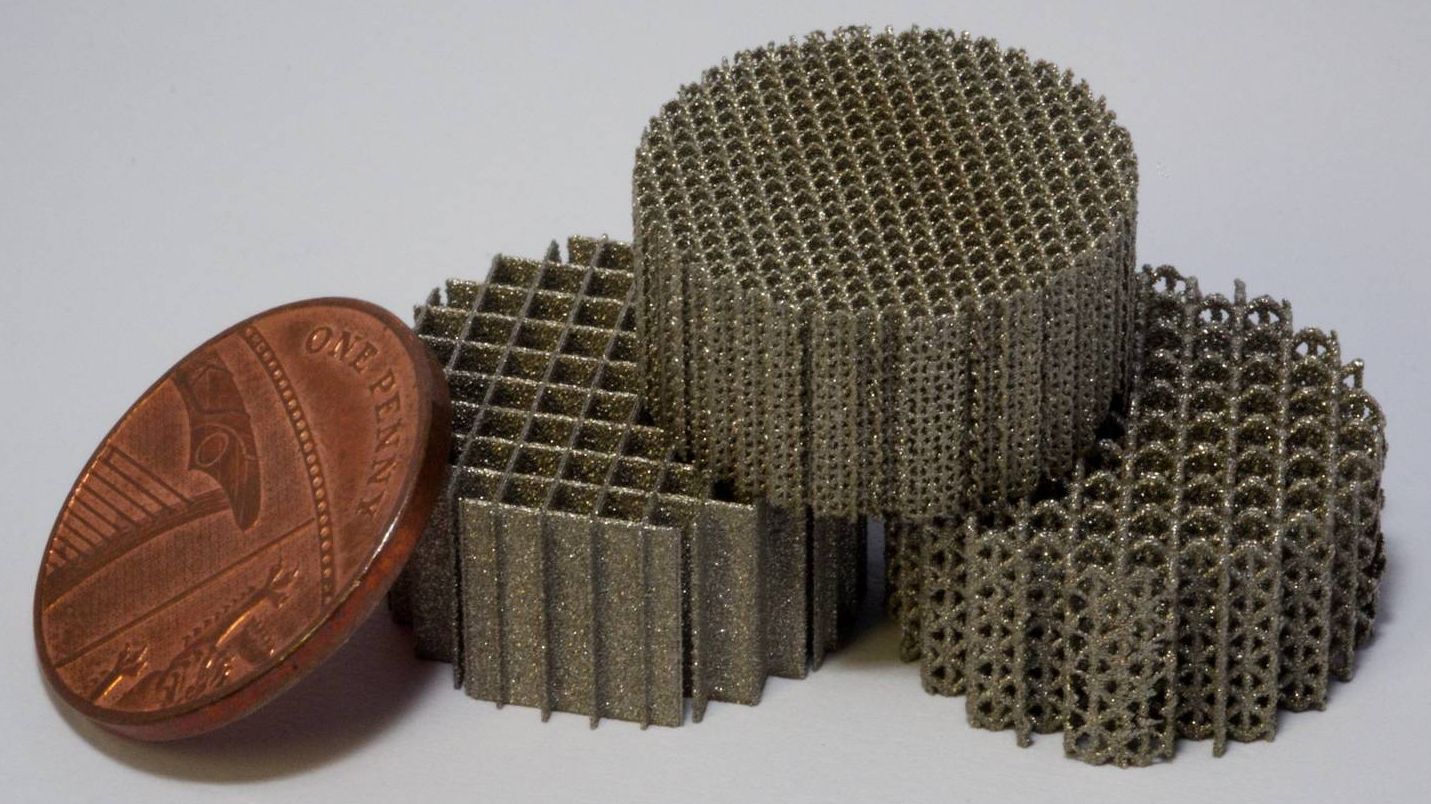 Образцы изделий из нержавеющей стали, изготовленных на 3D-принтере методом селективного лазерного плавления (SLM). 