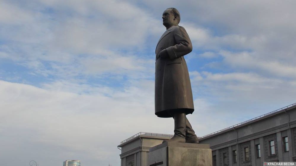 Памятник Валериану Куйбышеву в Самаре