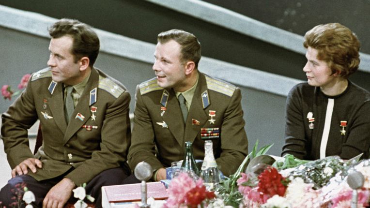 Советские космонавты: Павел Попович, Юрий Гагарин, Валентина Терешкова. 1964 г