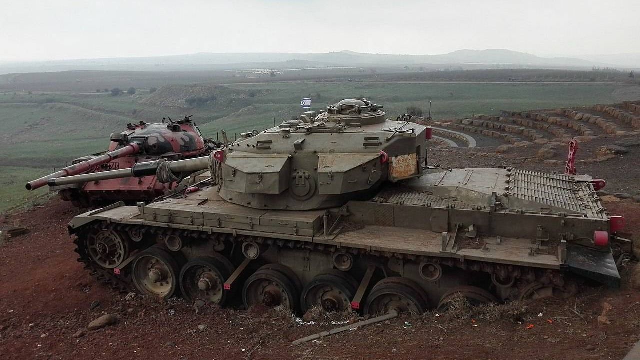 Израильский и сирийский танки на Голанских высотах