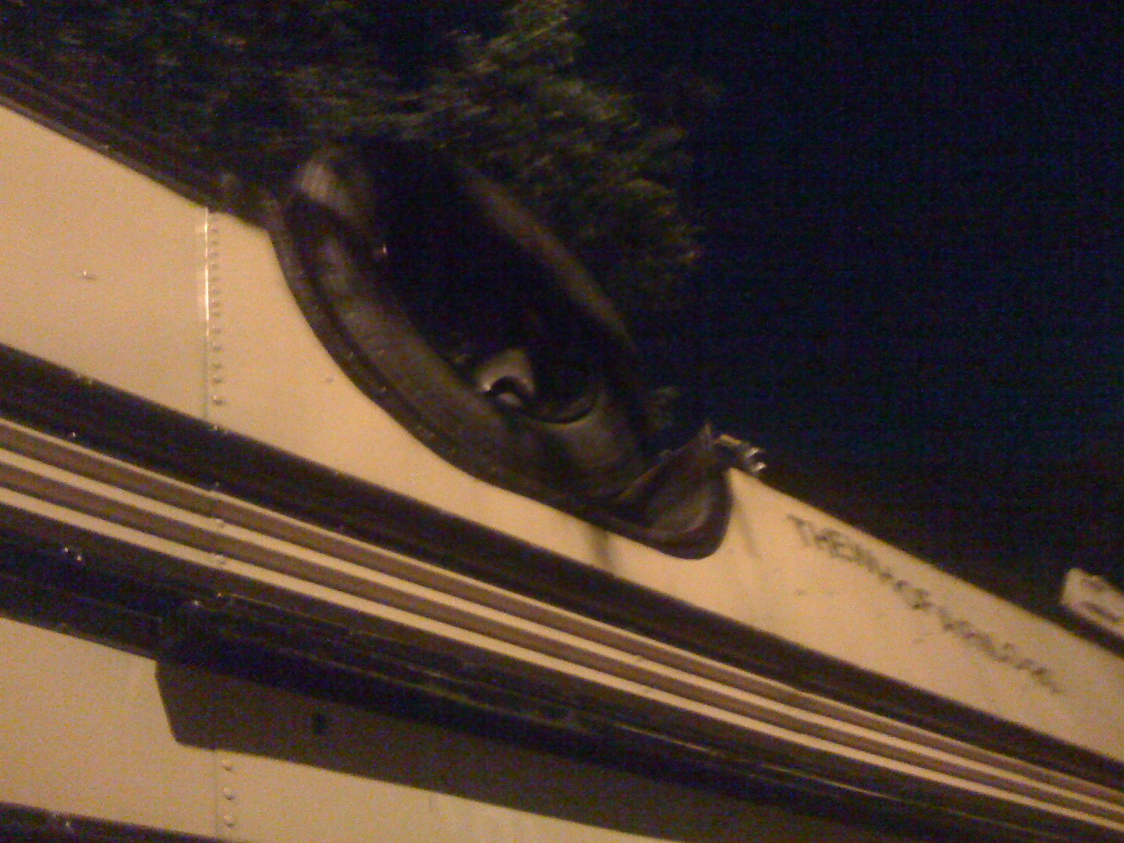 Перевернутый автобус