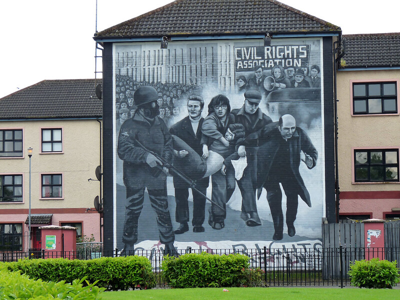 Фреска в городе Дерри, посвященная событиям Кровавого восресенья 1972 года. Северная Ирландия 