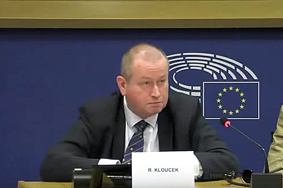 Рейнхард Клаучек на «форуме свободных народов России» в Европейском парламенте. Январь 2023