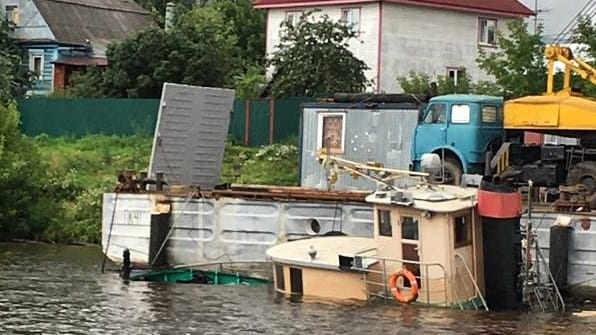 Затонувшие суда в волге