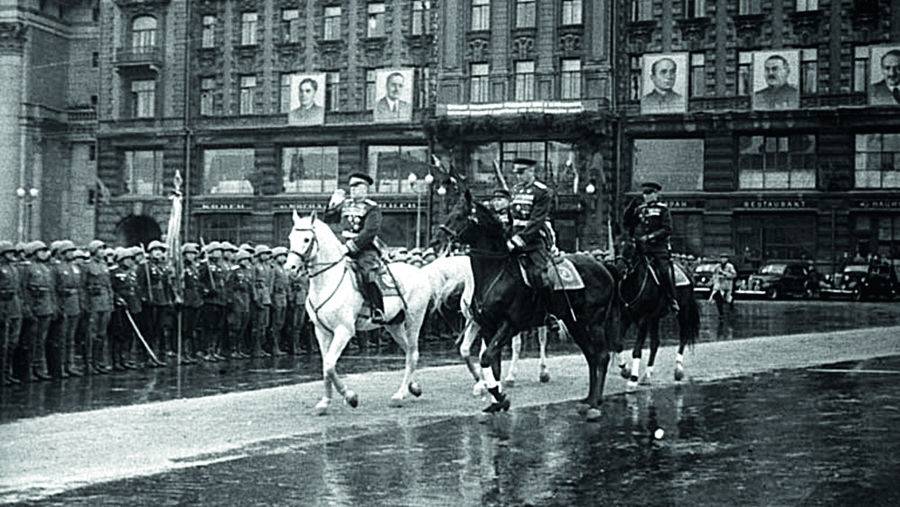 Фото жукова на параде победы
