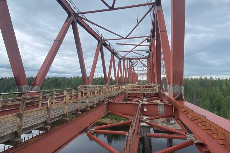 В Подпорожье Ленинградской области завершена стыковка пролетов нового моста над Свирью