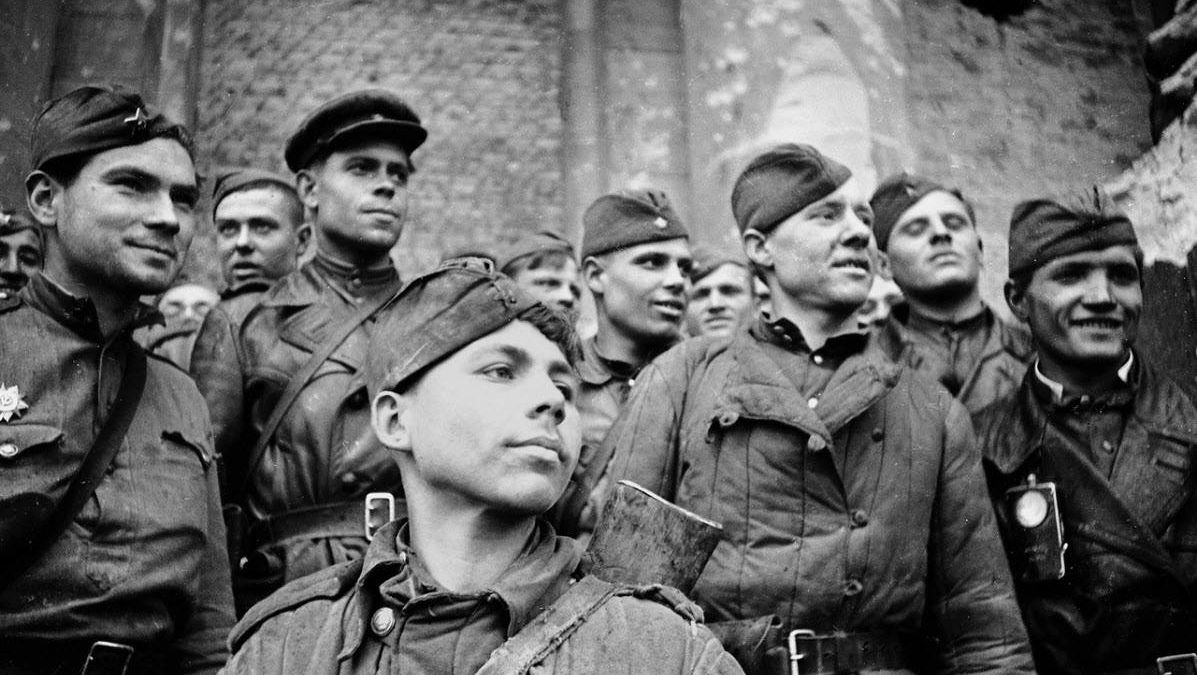 Советские солдаты, штурмовавшие рейхстаг. 1945