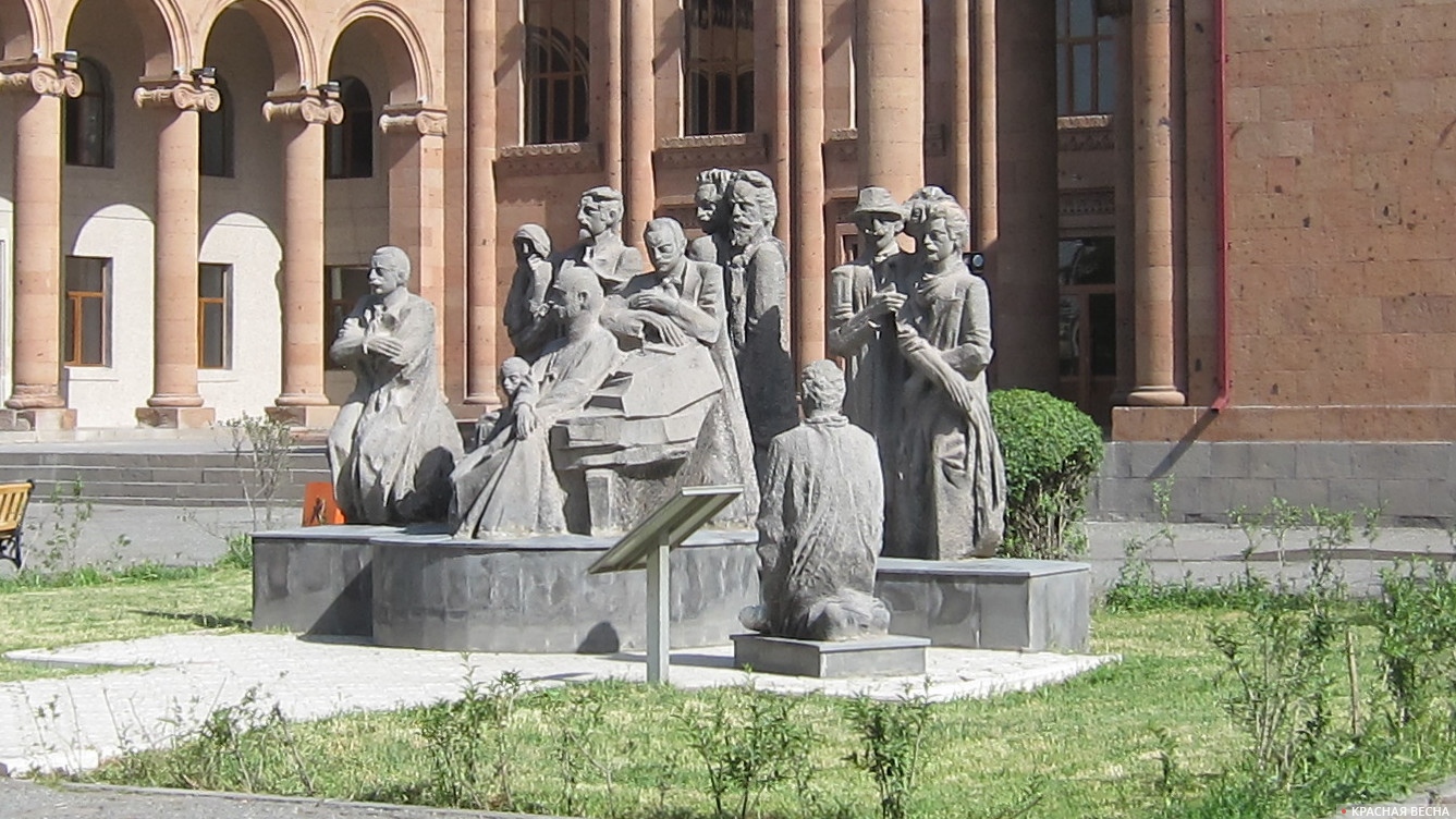 Скульптурная группа, посвященная геноциду армян. Эчмиадзин. Армения
