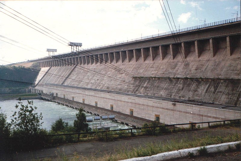 Братская ГЭС на  реке Ангара (Иркутская область) 