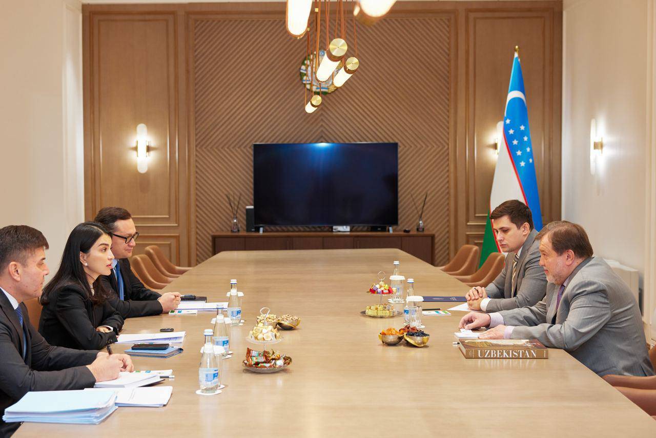 Саида Мирзиёева на переговорах с послом России в Узбекистане Олегом Мальгиновым