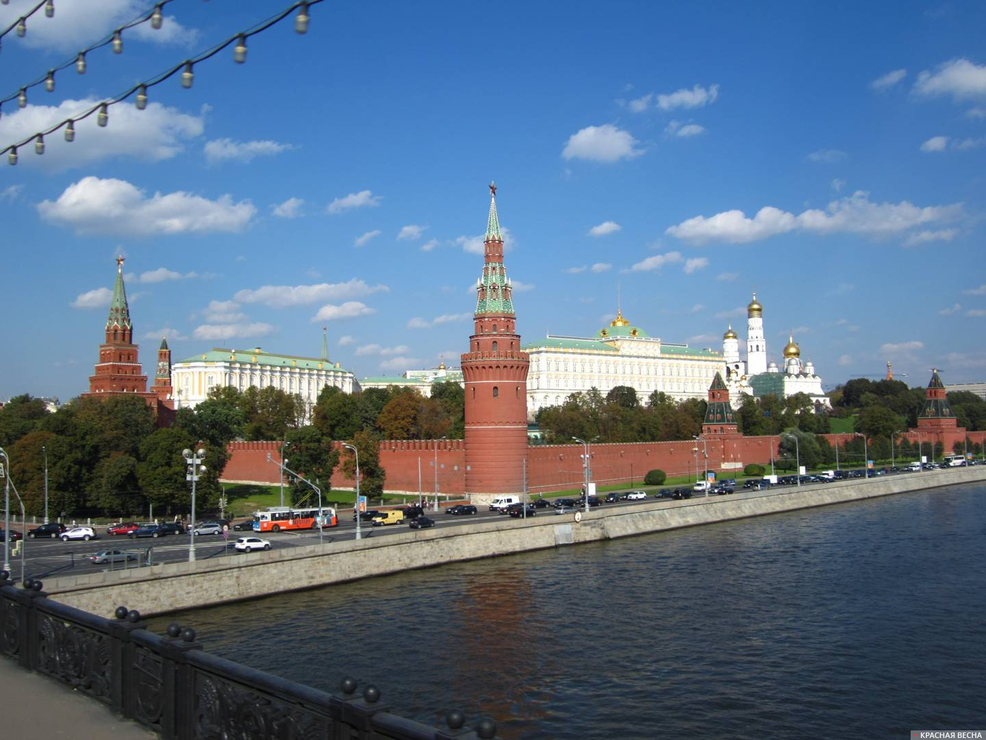 Кремлевская набережная. Москва