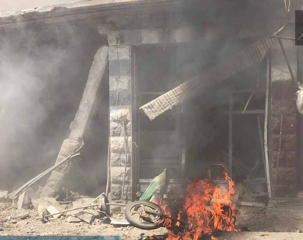 Место взрыва у торгового центра в Рас Аль-Айне