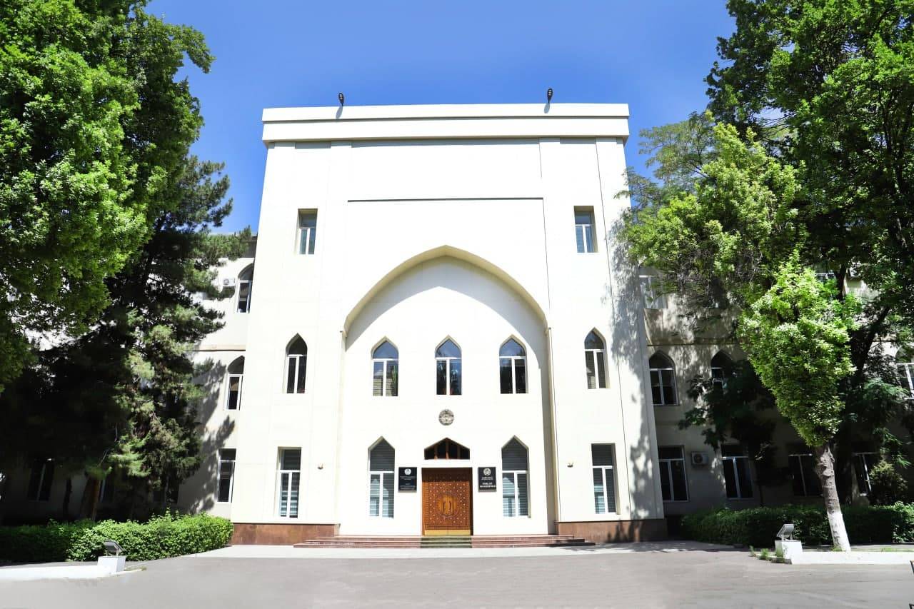 Здание академии наук Узбекистана