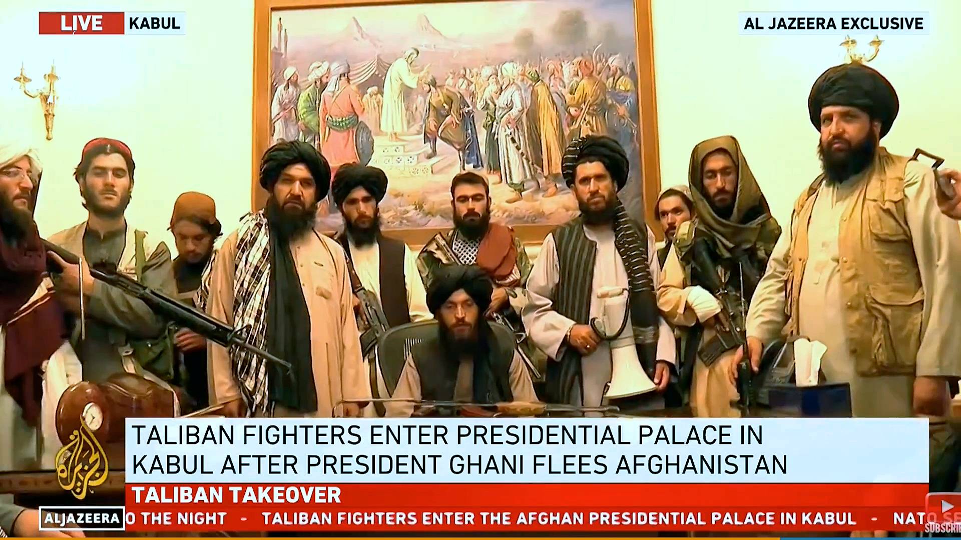 Боевики «Талибана»* за столом в президентском дворце Кабула, 15 августа 2021 года