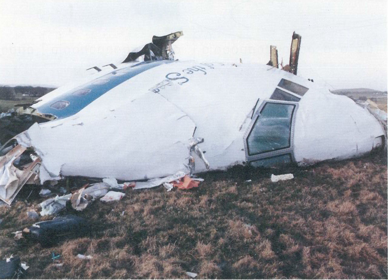 Обломки носовой части самолета рейса 103 в Локерби