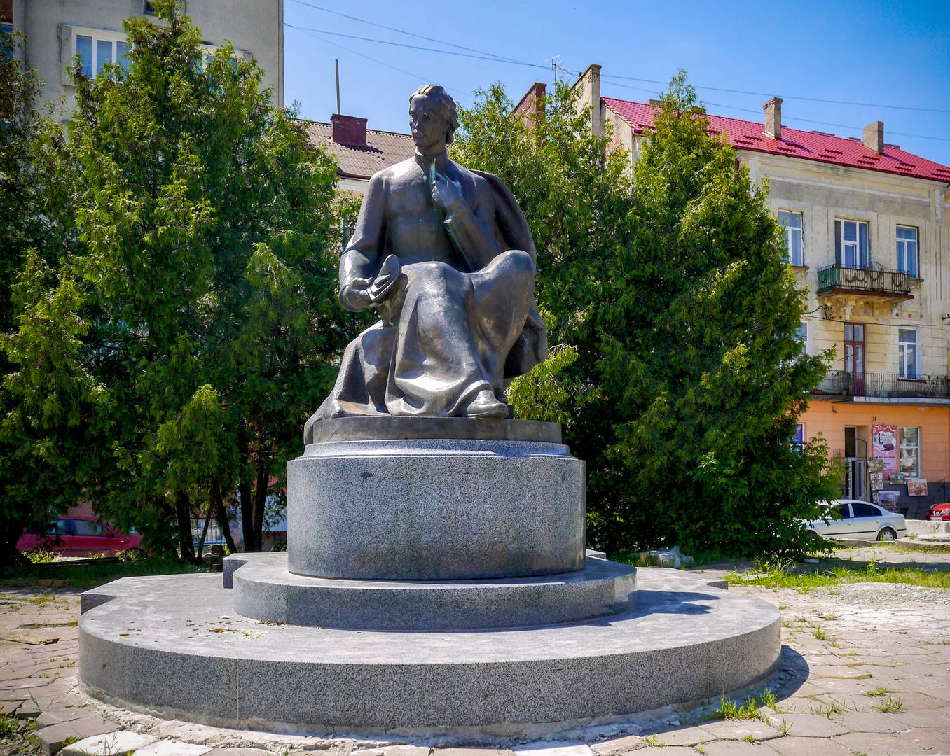 Памятник Маркиану Шашкевичу в городе Золочеве Львовской области