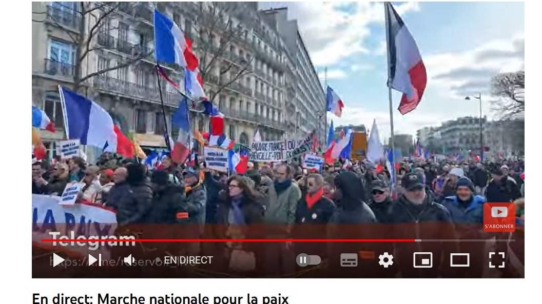 Цитата из видеотрансляции En direct: Marche nationale pour la paix пользователя Reservoir Apps в Youtube о марше за мир в Париже 26 февраля 2023 года.