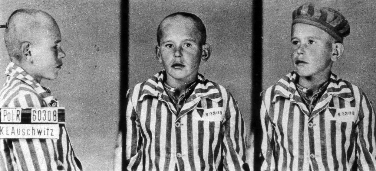 Учетная фотокарточка узника концлагеря Аушвиц-Биркенау. 1942