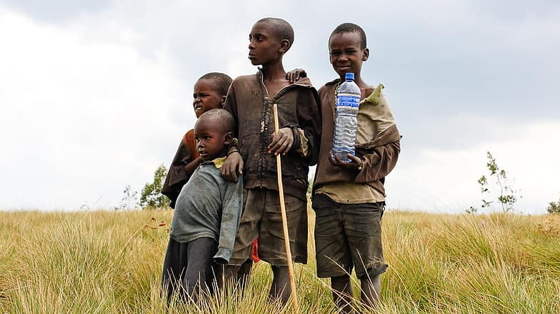 Дети Бурунди. В Уганде такие же. Всем — мира.