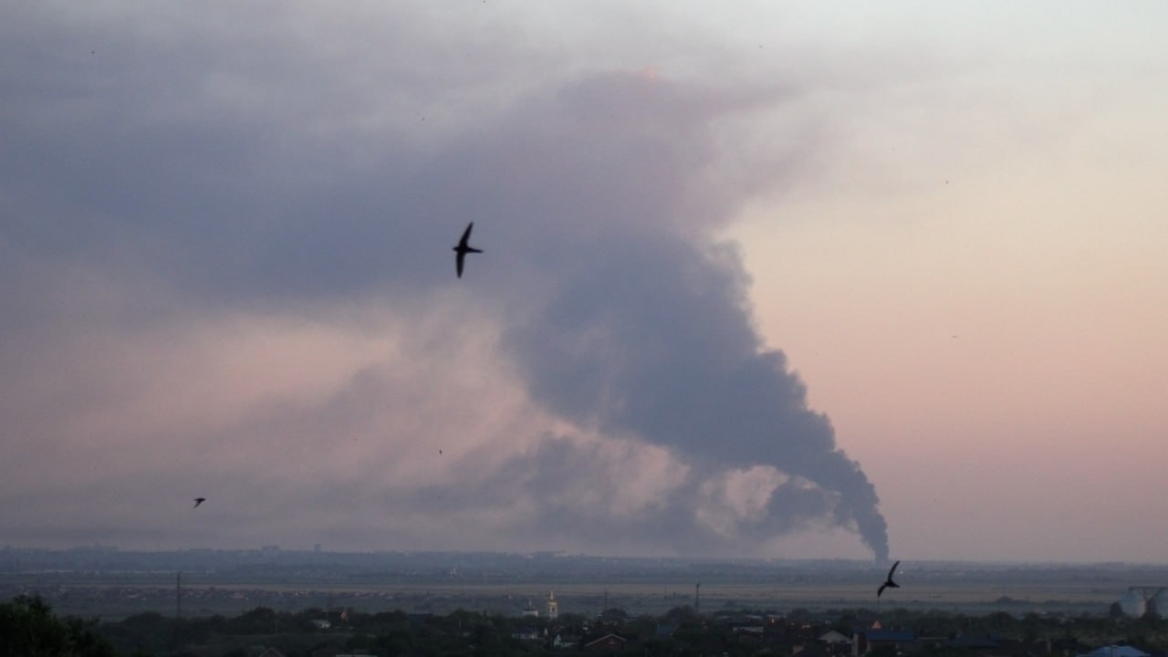 Пожар на нефтебазе в Азове