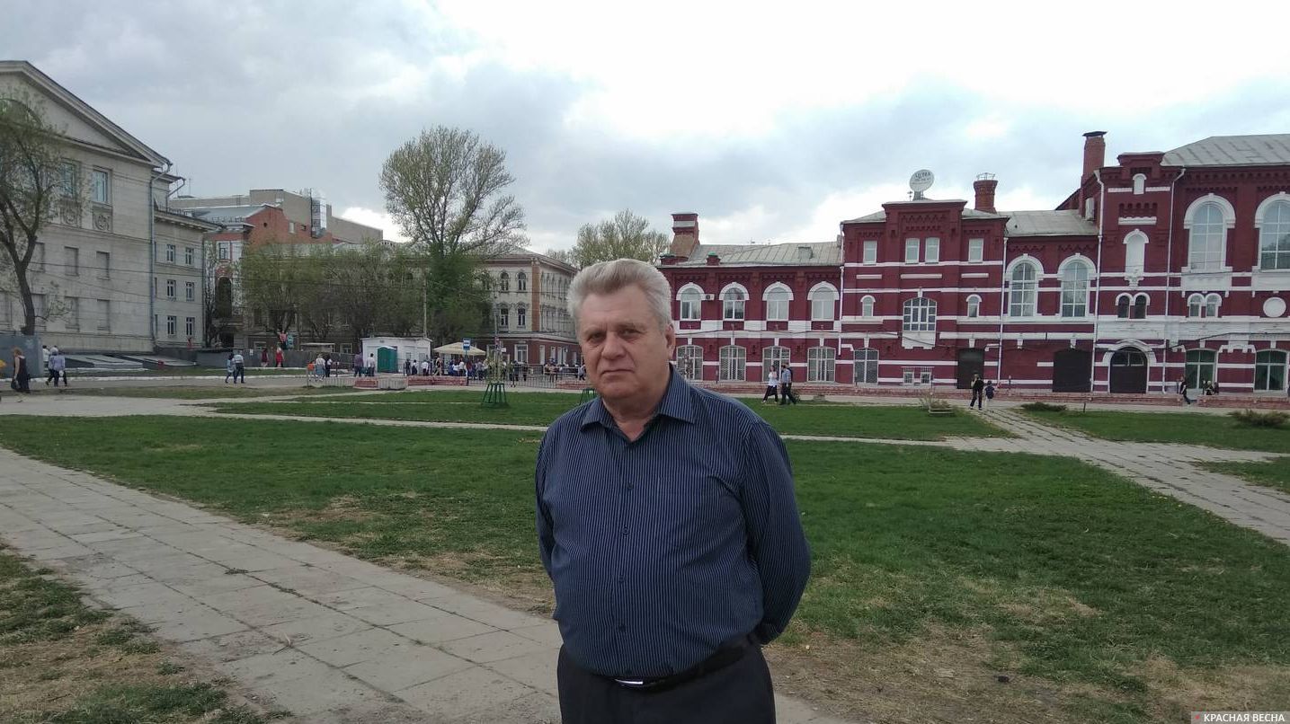 Виктор Якин на Театральной площадь, после шествия Бессмертного полка