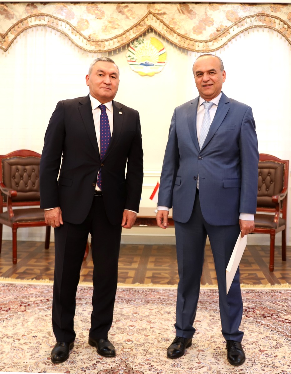 Чрезвычайный и Полномочный Посол Казахстана в Таджикистане Валихан Туреханов и замминистра иностранных дел Таджикистана Содик Имоми