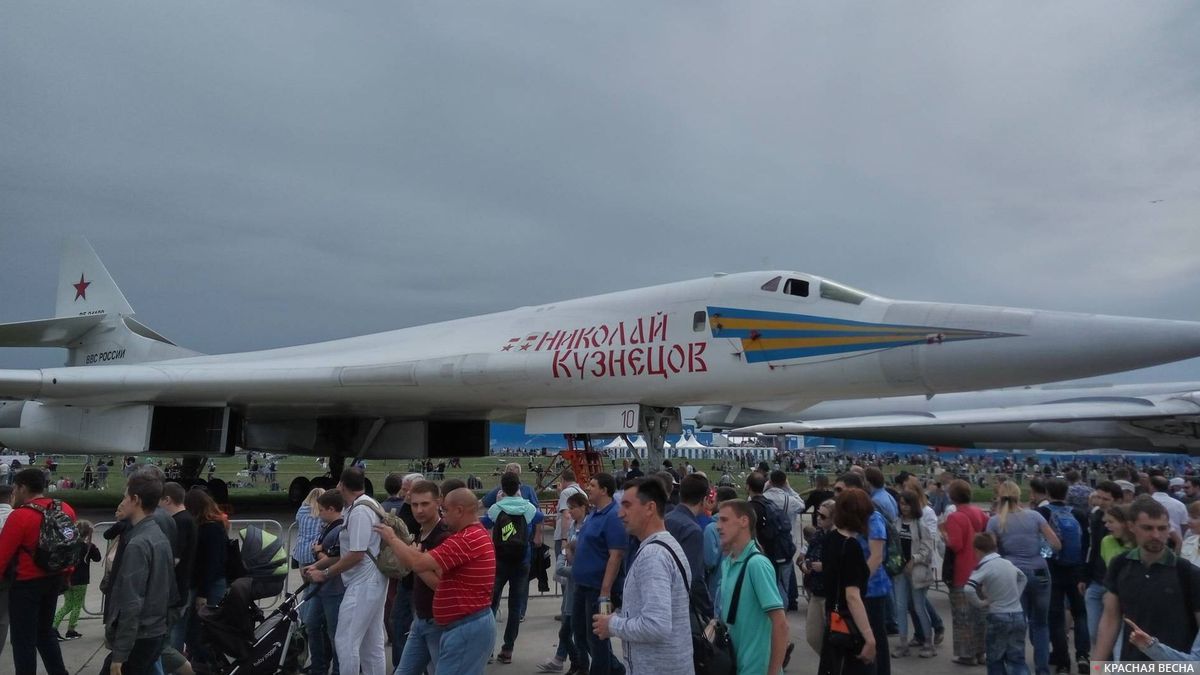 Самолёт Ту-160