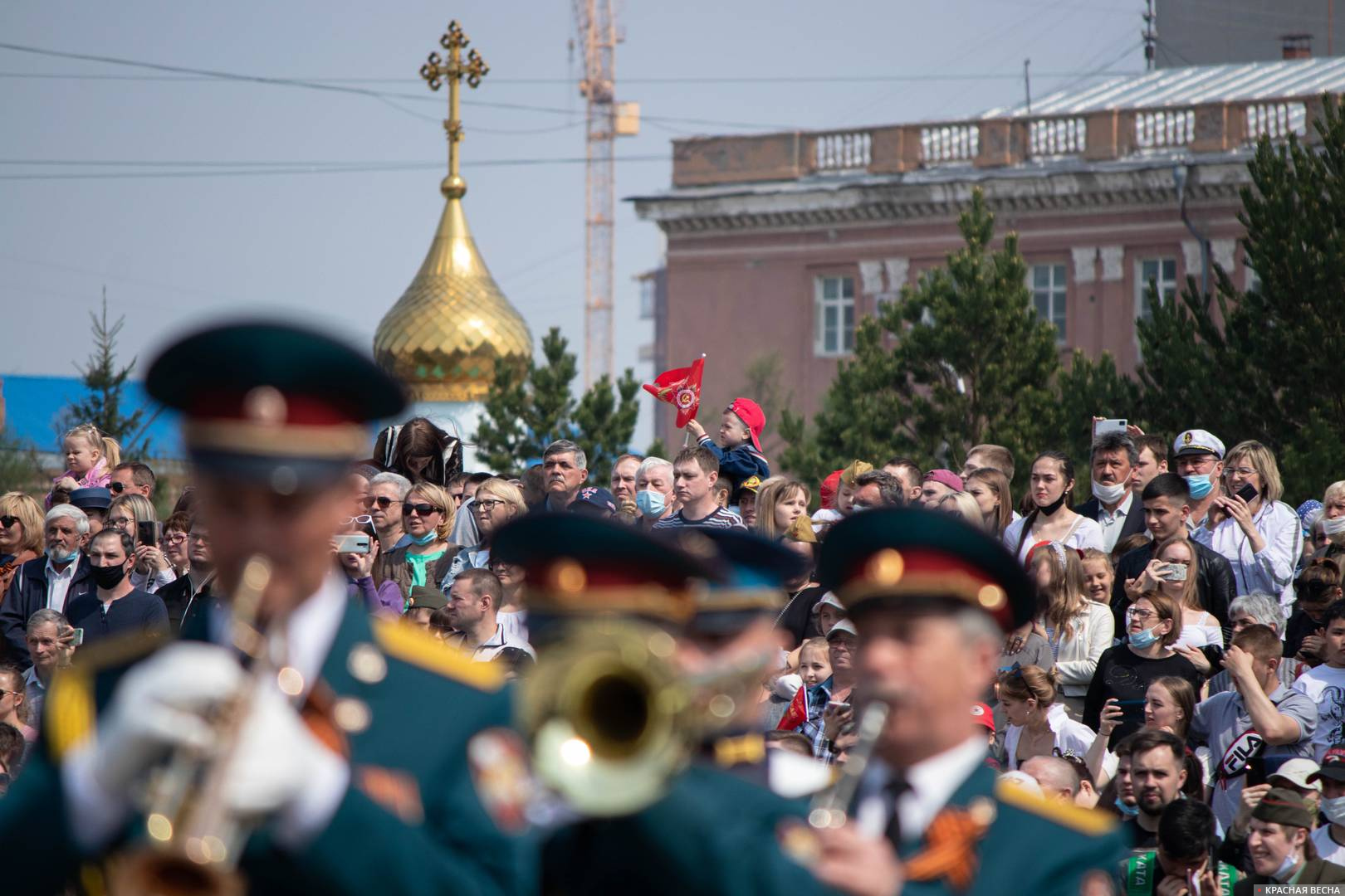 Омичи на параде Победы в Омске 9 мая 2021 года