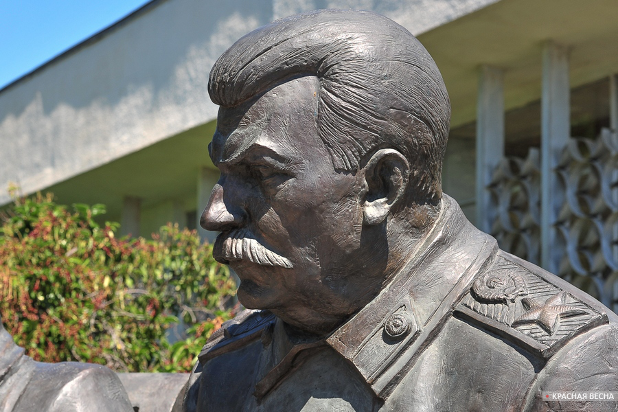 И. В. Сталин. Фрагмент памятника Ялтинской конференции [Максим Додонов © Красная Весна]
