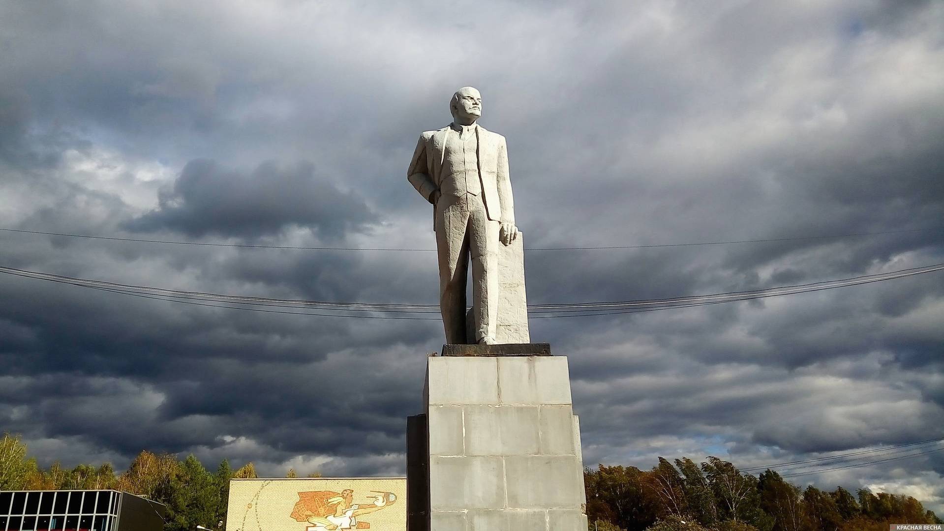 Памятник В. И. Ленину в Ревде