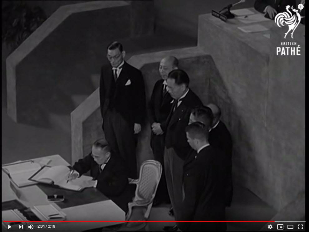 Сигэру Ёсида подписывает Сан-Францисский мирный договор. 1951 