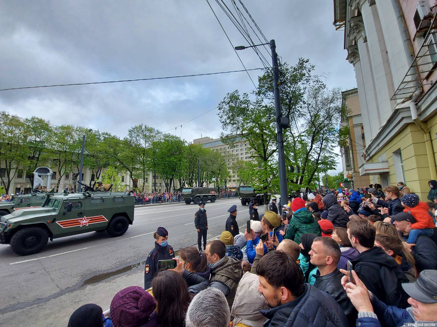 Воронежцы на военном параде на улице Плехановской 9 мая 2021 года