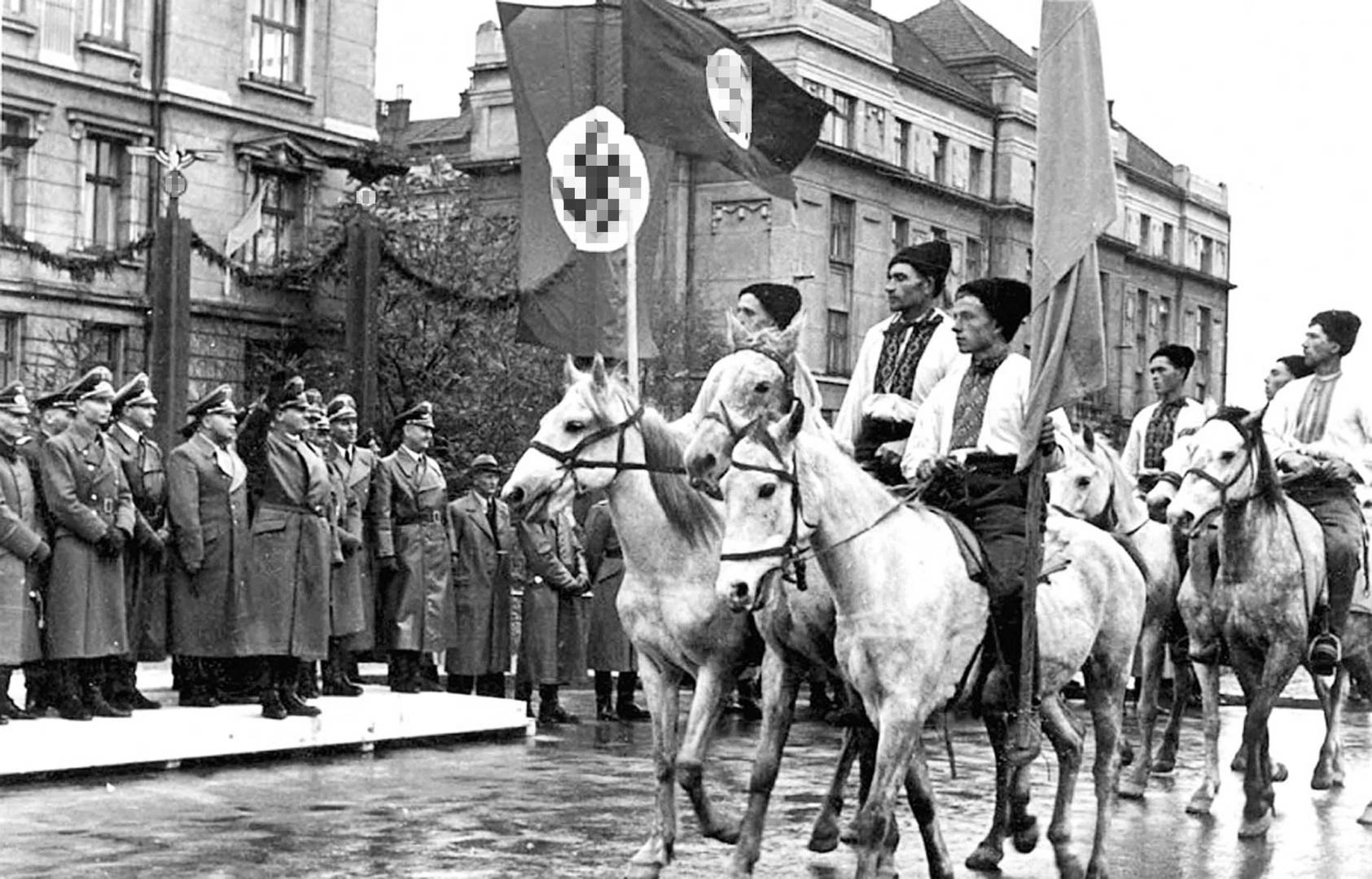 Парад в Станиславе (Ивано-Франковск) в честь визита генерал-губернатора Польши рейхсляйтера Ганса Франка. Октябрь 1941