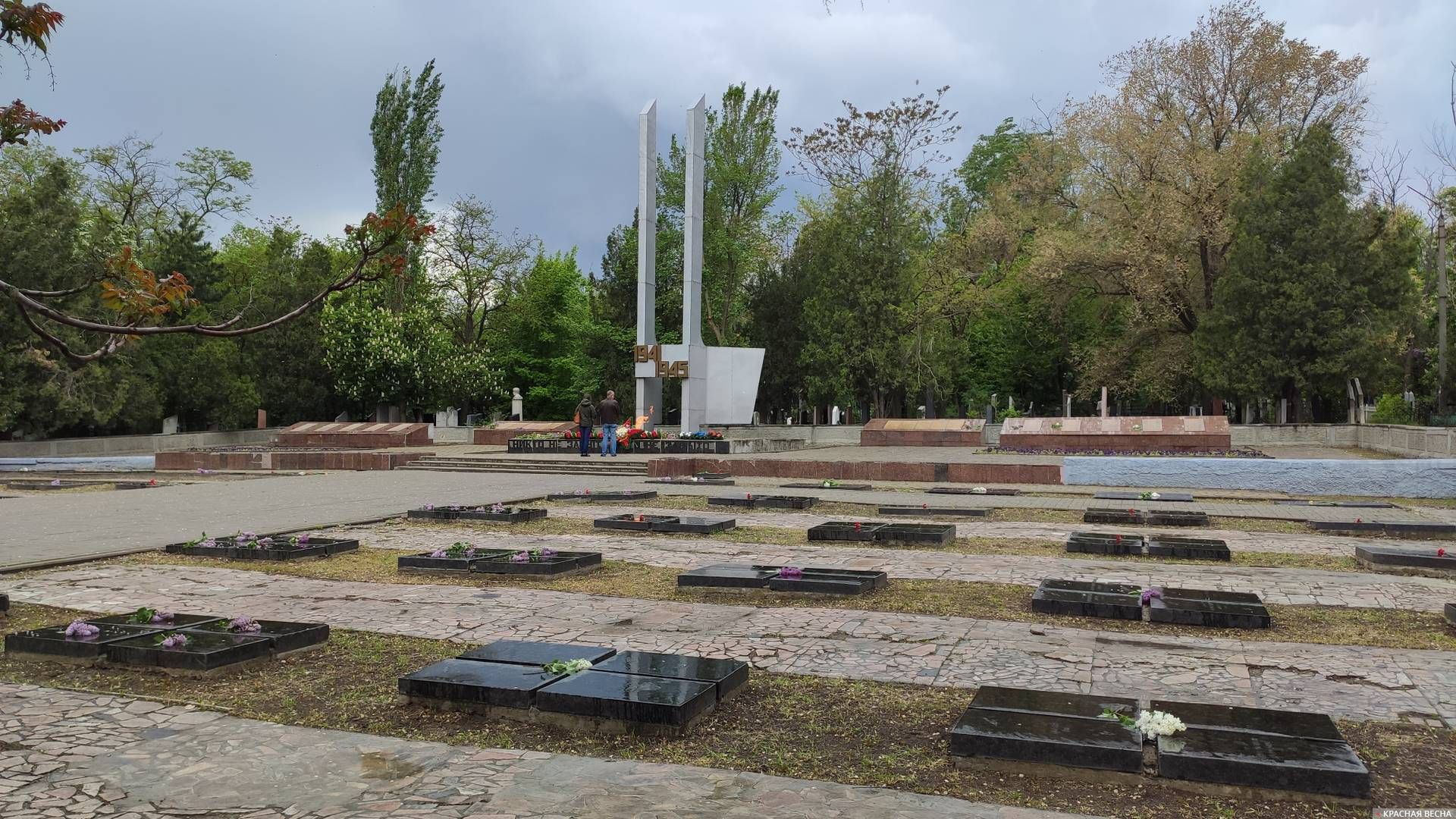 Мемориал Братская могила воинов, погибших в годы Великой Отечественной войны и 240 одиночных захоронений