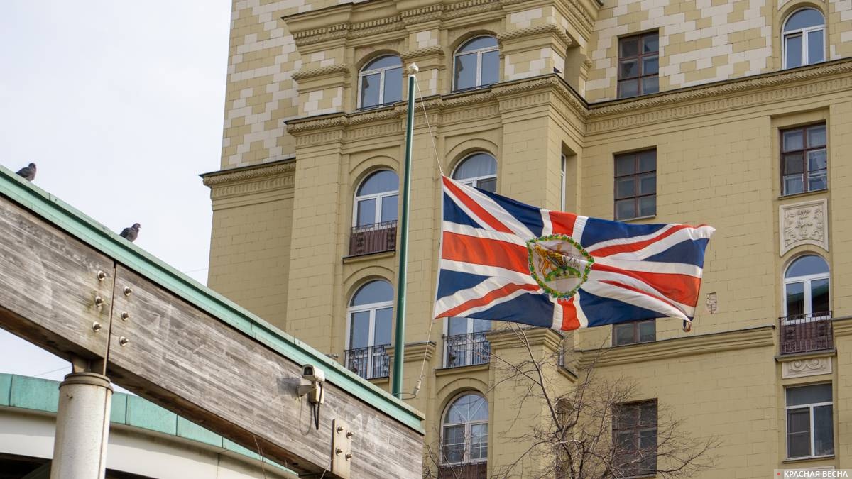 Посольство сша и британии. Посольство России в Великобритании 2022. Смоленская набережная 10 посольство Великобритании. Посольство Британии в Москве. Посольство Великобритании в Англии.