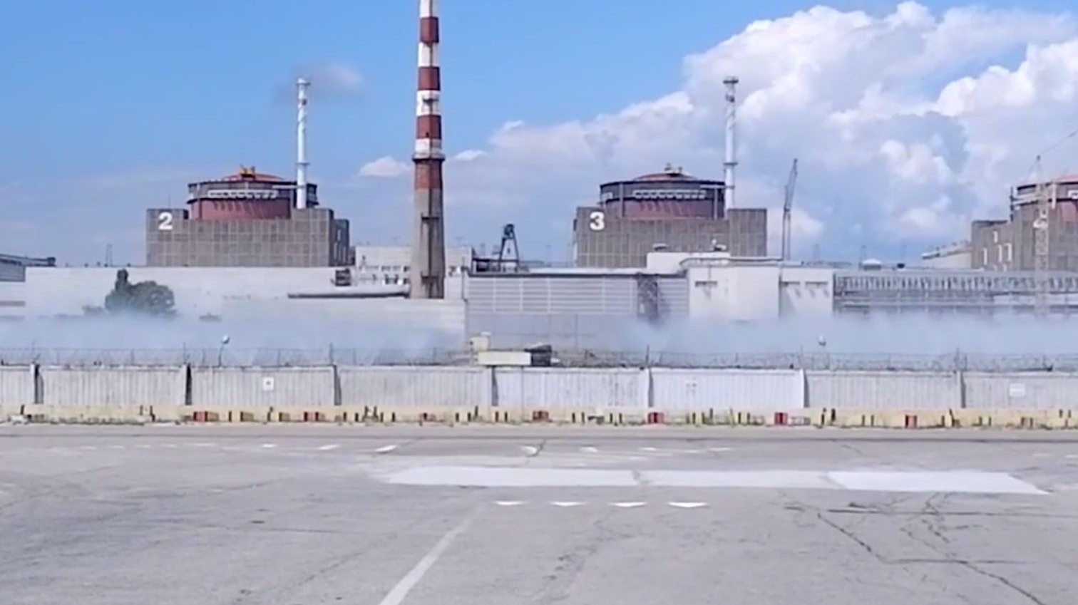 Под чьим контролем запорожская аэс сейчас. Атомная электростанция Энергодар. Чернобыль ЗАЭС. Атомная станция Украина Запорожская АЭС. Чернобыльская АЭС 2022.