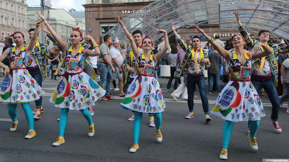 Танцы на Тверской. Москва