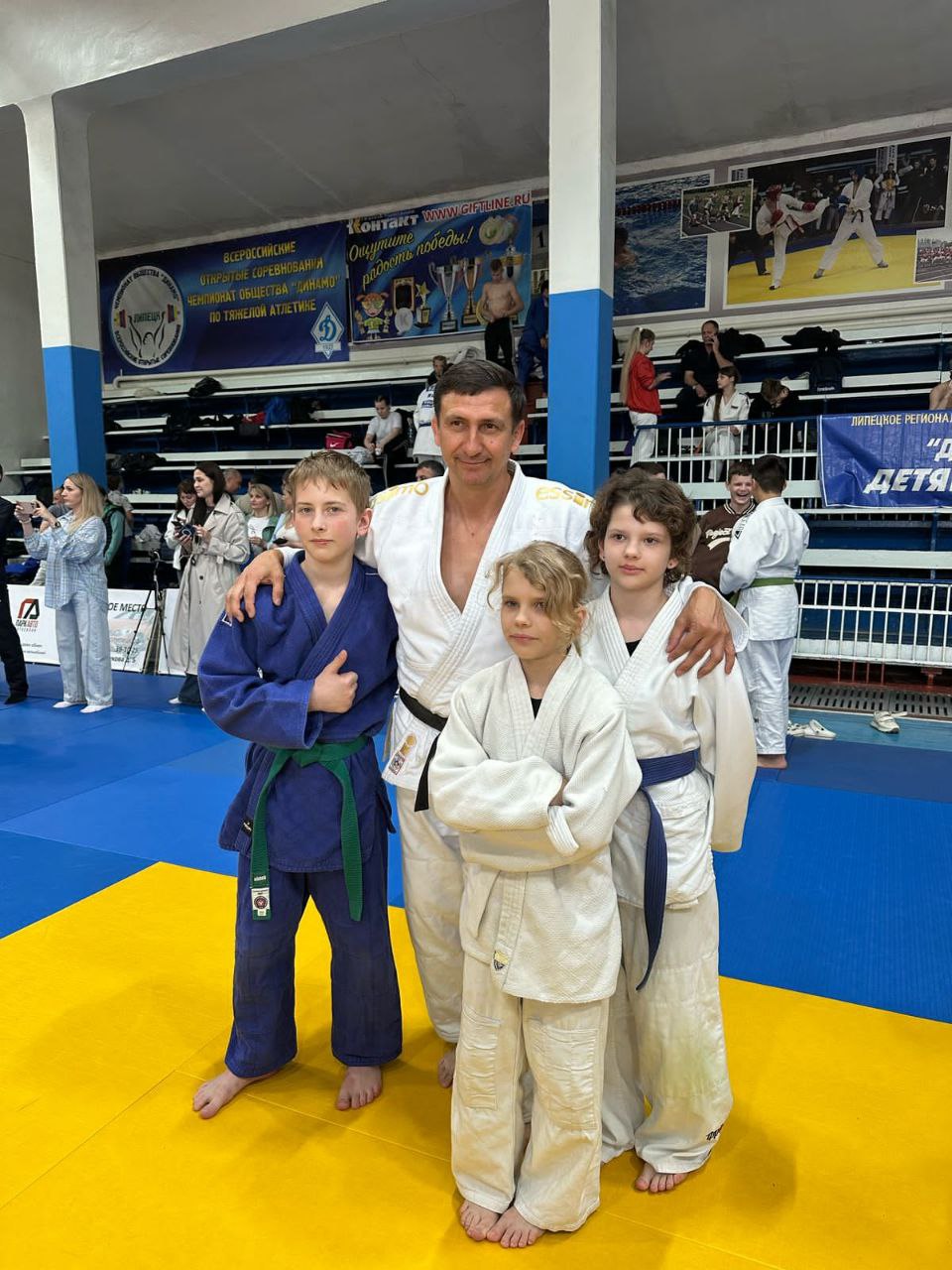 Анатолий Ларюков с участниками мастер-класса. Липецк. 17 мая 2025