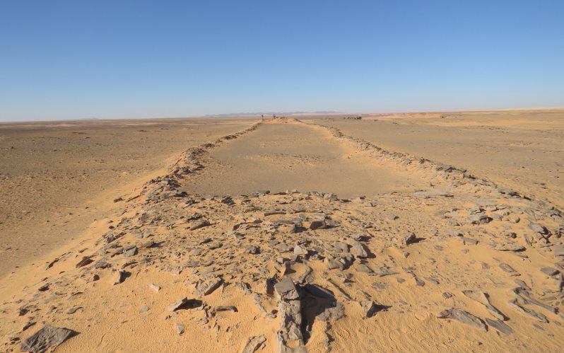Мустатилы (пустыня Нефуд, Саудовская Аравия)