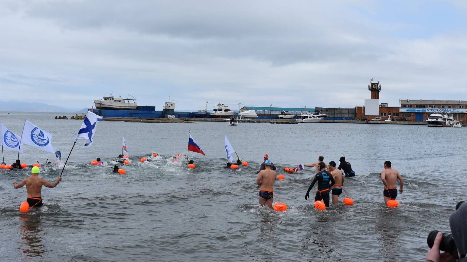 Акция -Победный заплыв-  Владивосток