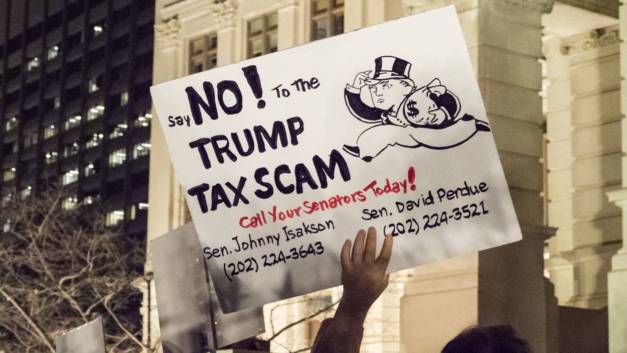 протест против налогового плана республиканцев в США