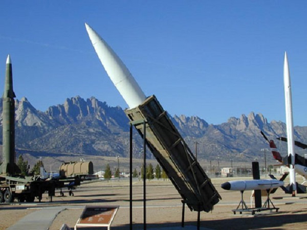 Армейская ракета TACMS, в музее ракетного полигона Уайт-Сэндс.