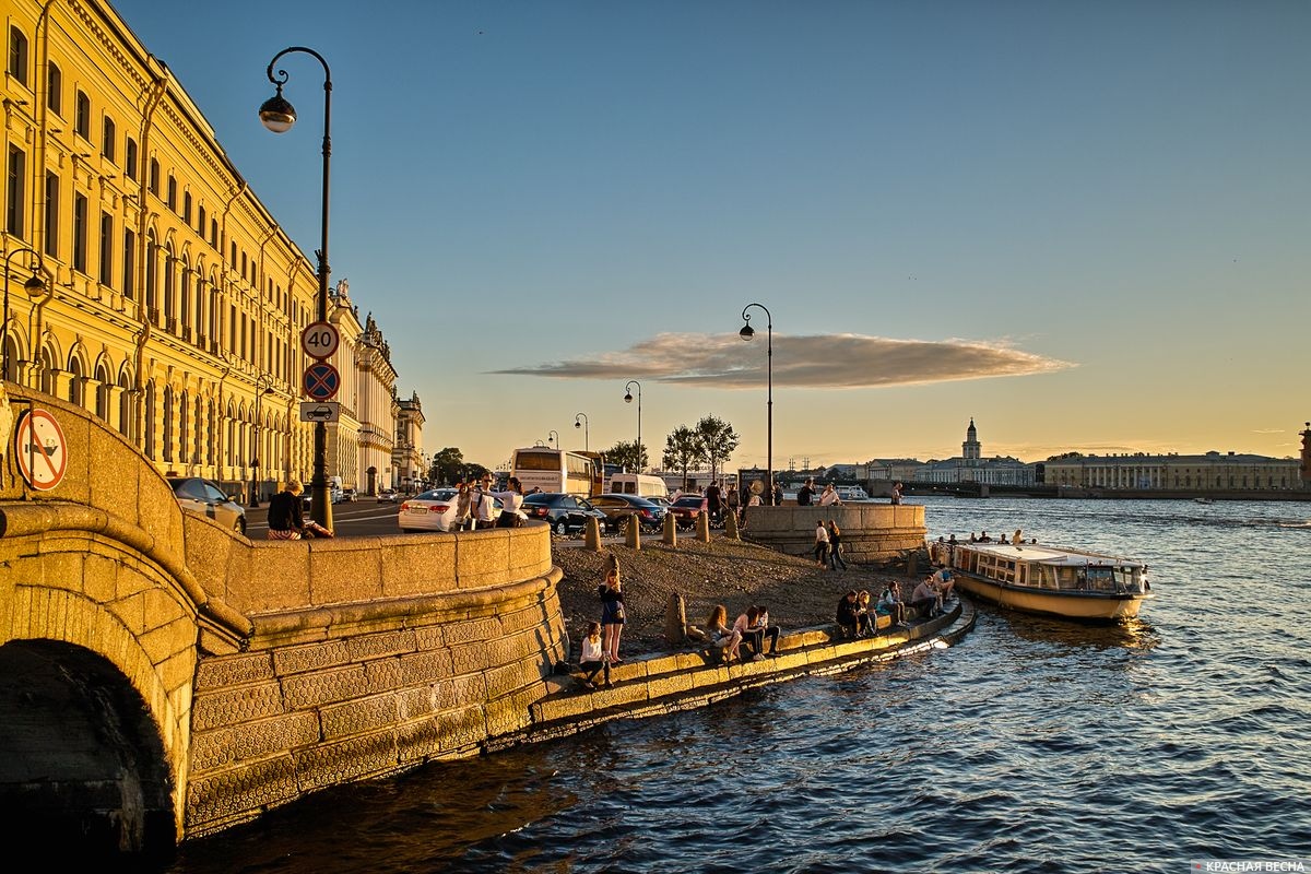 Дворцовая небережная. Санкт-Петербург