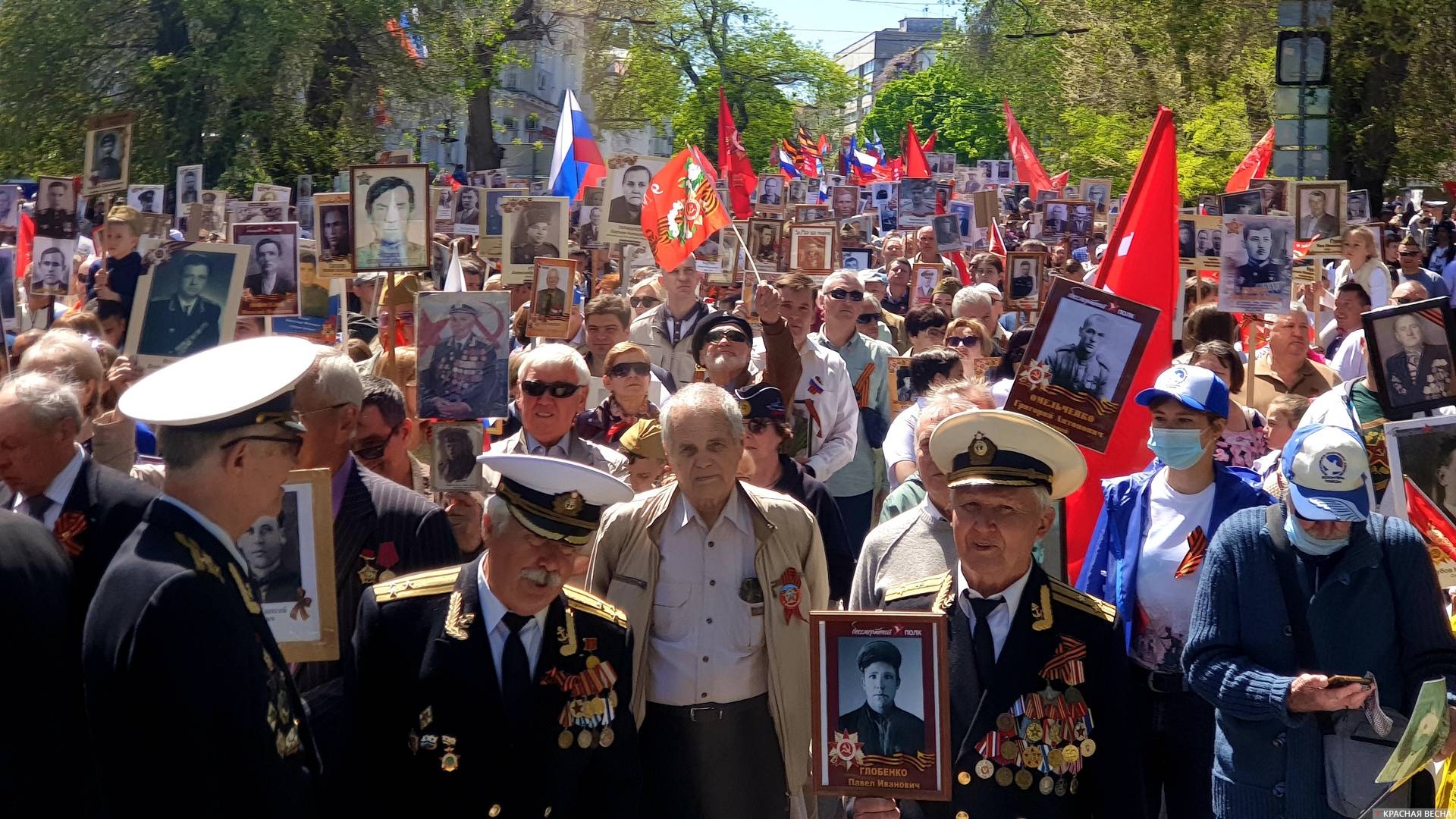 Шествие «Бессмертного полка» в Севастополе 